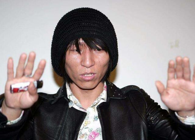 白百何|离婚近况大不同！白百何通宵拍戏辛苦养娃，陈羽凡发福恋爱两不误