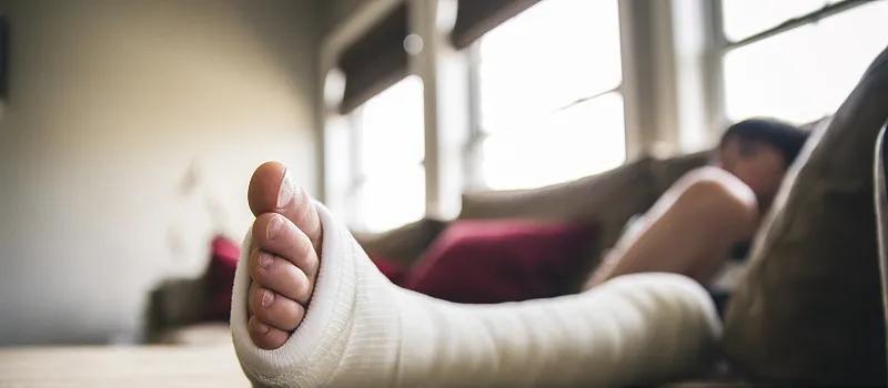 胫骨平台骨折|明星万茜骨折都需要康复，普通老百姓还在伤筋动骨躺100天？