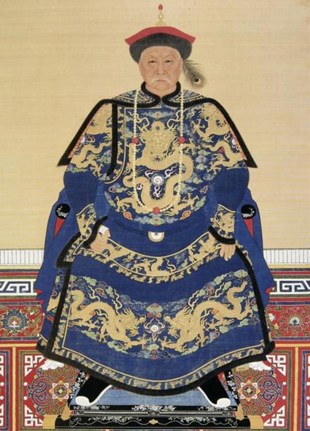 鳌拜与遏必隆的女儿都是嫡出为何康熙选庶出的索尼孙女为皇后