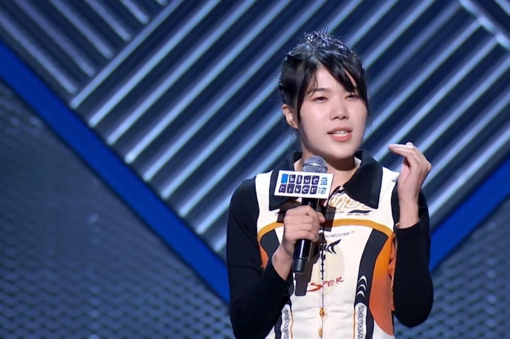 只想做"废物"的北大网红李雪琴,脱口秀大会居然"出圈"了!_腾讯新闻