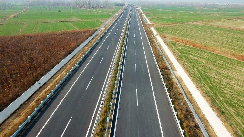 国道106线,省道336线,省道337线,省道213线等干线公路在境内纵横交错