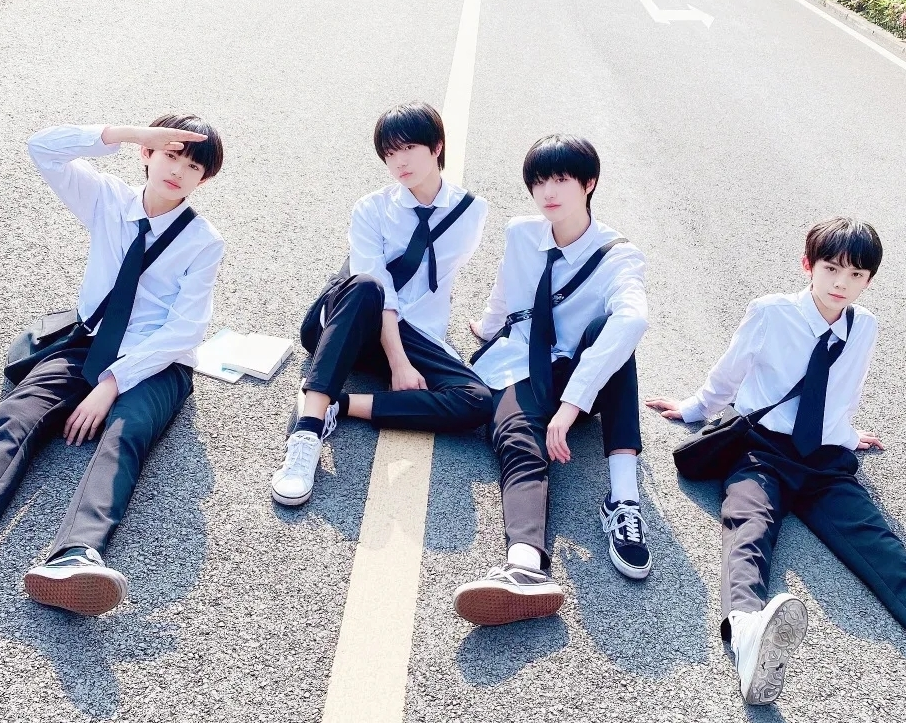 tf三代要复制tfboys,其中一个男孩和千玺超像,气质都是大佬范_腾讯