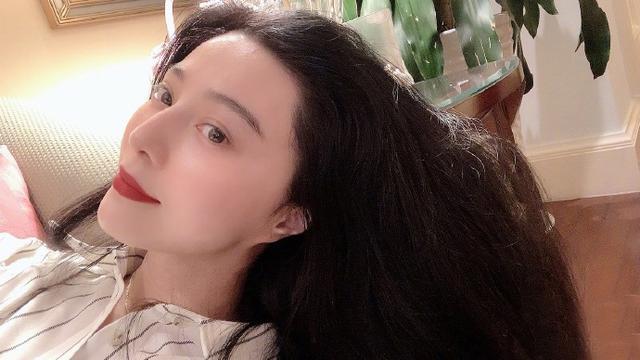 范冰冰|范冰冰深夜晒素颜美照，被网友问及新恋情！范爷回复很高明！