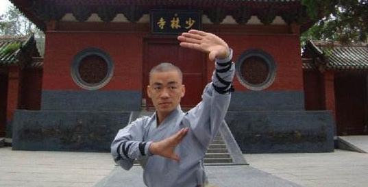 王宝强|王宝强被曝离婚后强占马蓉美国房产？他懒理风波现身少林寺斗武