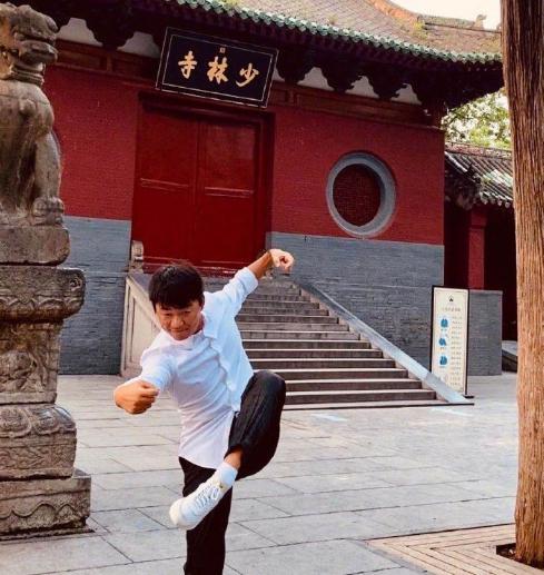 王宝强|王宝强被曝离婚后强占马蓉美国房产？他懒理风波现身少林寺斗武