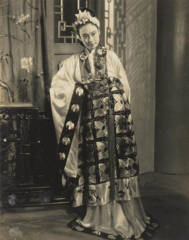 民国女明星逃过了黑帮大佬的骚扰,却没躲过军统头子的魔掌