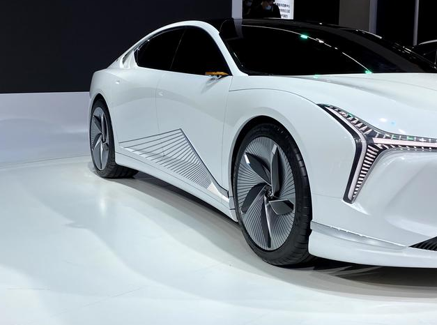 哪吒全新概念车亮相,发光侧面和无后视镜是亮点