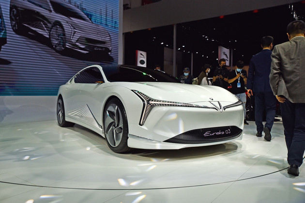 实拍哪吒概念车eureka03续航800km搭l4级自动驾驶辅助