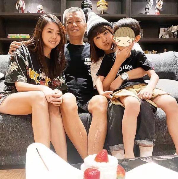 黄鸿升|黄鸿升遗体火化后，女友凌晨发文感伤：毫无预期，至今仍无法相信