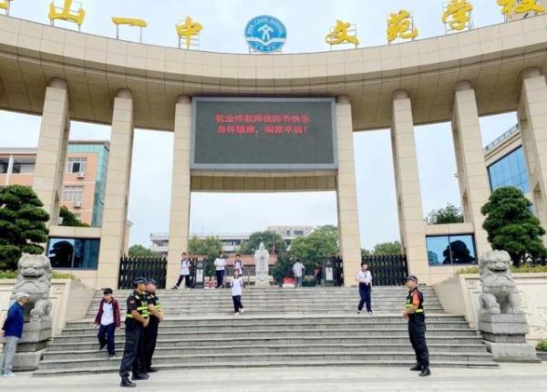 玉山公安这位辅警帅呆!