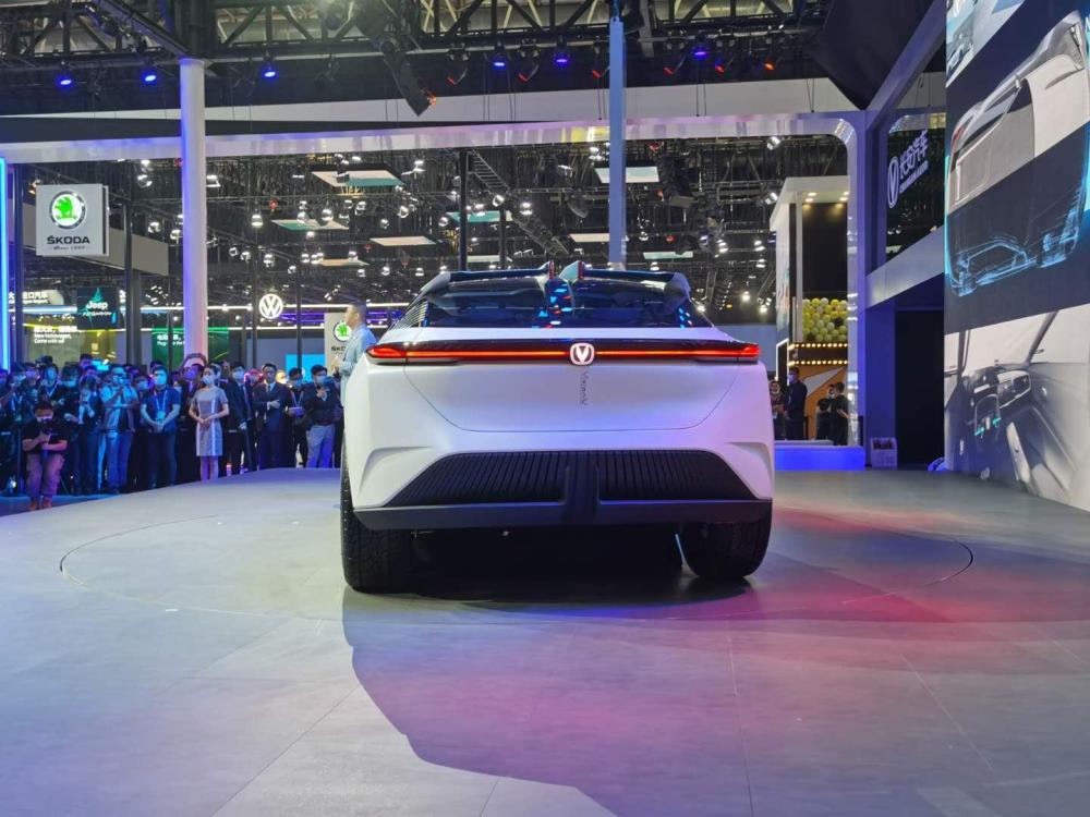 比特斯拉炫酷,长安全新概念车vision-v正式亮相北京车展