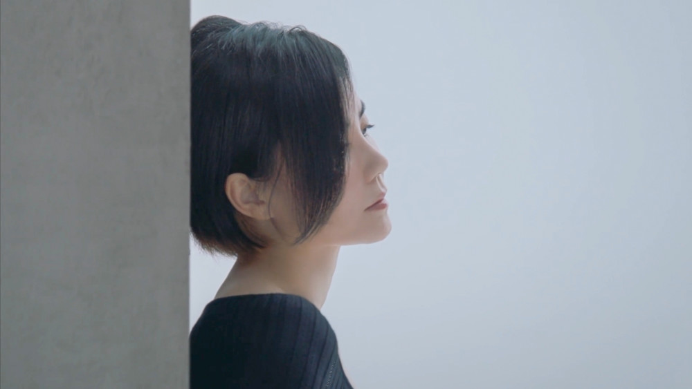 谢霆锋|又隔空秀恩爱，谢霆锋晒帅照，与王菲新照是情侣风格