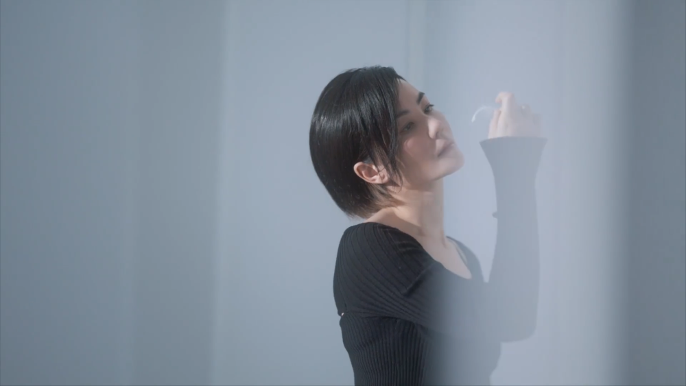 谢霆锋|又隔空秀恩爱，谢霆锋晒帅照，与王菲新照是情侣风格