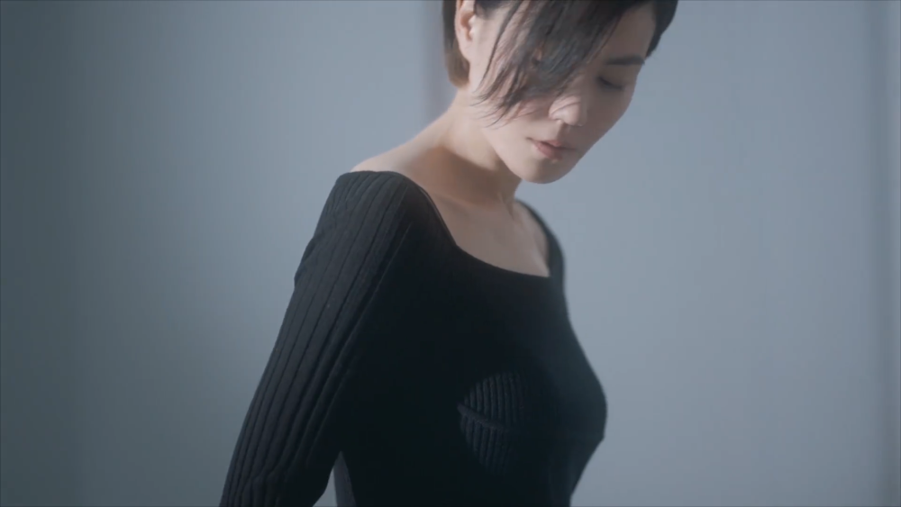 谢霆锋|又隔空秀恩爱，谢霆锋晒帅照，与王菲新照是情侣风格