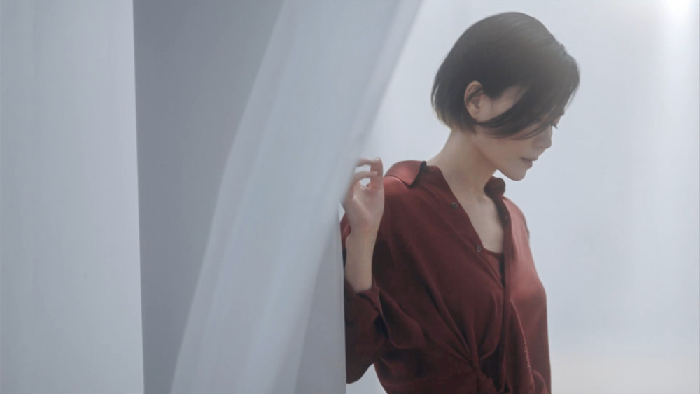 谢霆锋|又隔空秀恩爱，谢霆锋晒帅照，与王菲新照是情侣风格