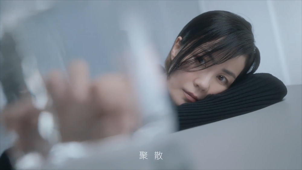 谢霆锋|又隔空秀恩爱，谢霆锋晒帅照，与王菲新照是情侣风格