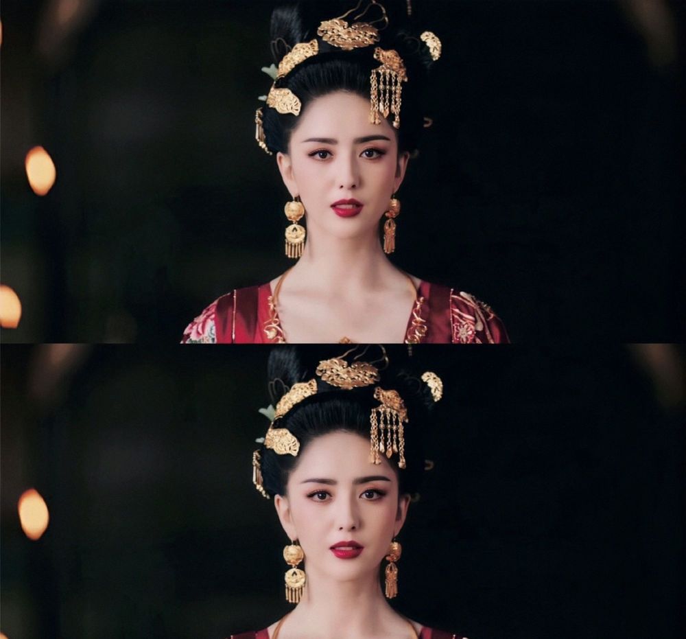 佟丽娅|佟丽娅穿黑色小皮裙亮相金鸡奖，短发小蛮腰御姐范儿十足，确定只有37岁？