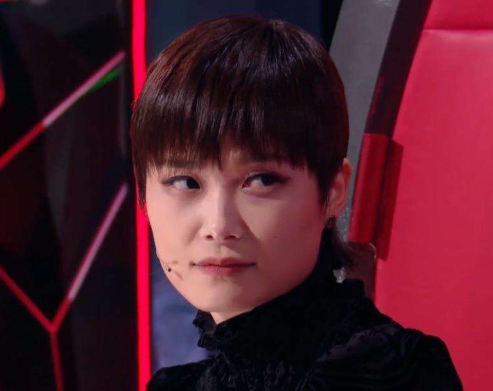 张靓颖|李宇春在《中国好声音》惨败，和张靓颖遭遇如出一辙，综艺套路深