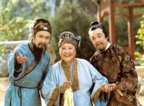 林黛玉|《红楼梦》的投亲团中，贾母的两个孙女黛玉和湘云为何不受贾家待见？