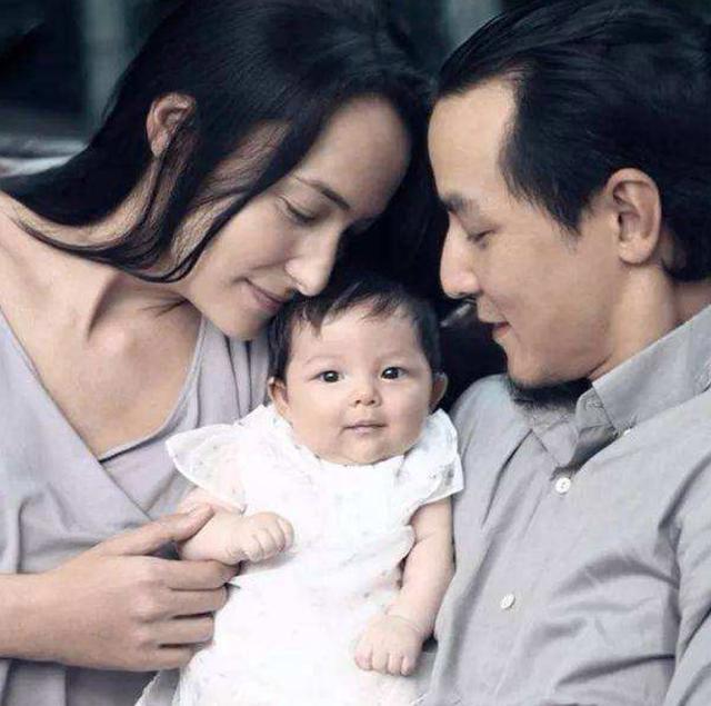 吴彦祖|吴彦祖二胎得女？晒抱婴儿照片面露喜色，引众人道贺却闹了大乌龙