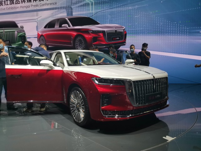 新车来了:红旗h9加长版亮相北京车展 红白配色气场十足