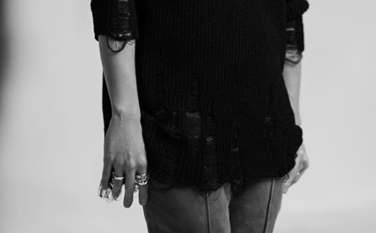 谢霆锋|又隔空秀恩爱，谢霆锋晒帅照，与王菲新照是情侣风格