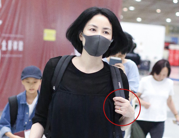 谢霆锋|又隔空秀恩爱，谢霆锋晒帅照，与王菲新照是情侣风格