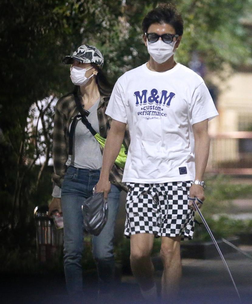 日本明星夫妇罕见同框照 工藤静香木村拓哉保持距离 松岛菜菜子夫妇和谐 腾讯新闻