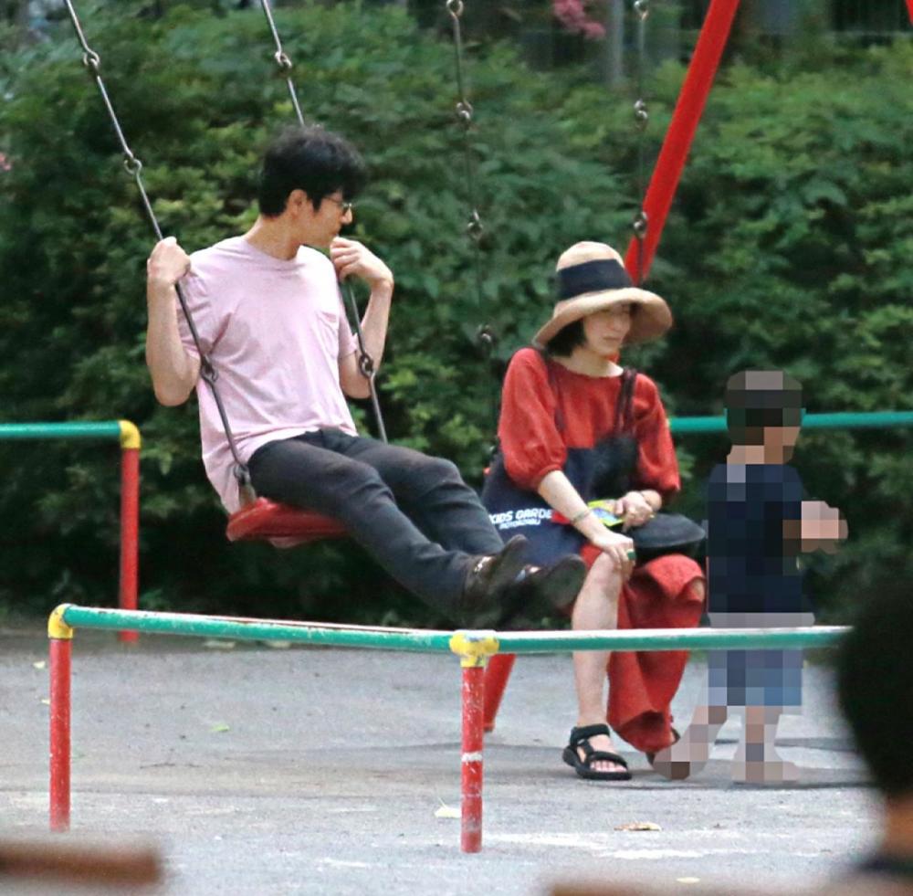 日本明星夫妇罕见同框照 工藤静香木村拓哉保持距离 松岛菜菜子夫妇和谐 腾讯新闻