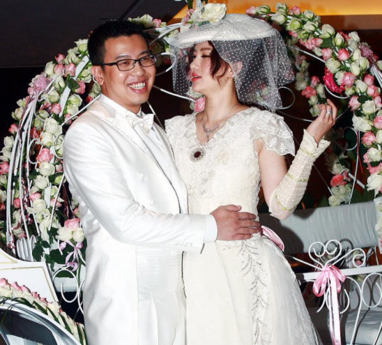 她被称邱淑贞接班人,身材火辣深受王晶器重,嫁富豪11年后离婚