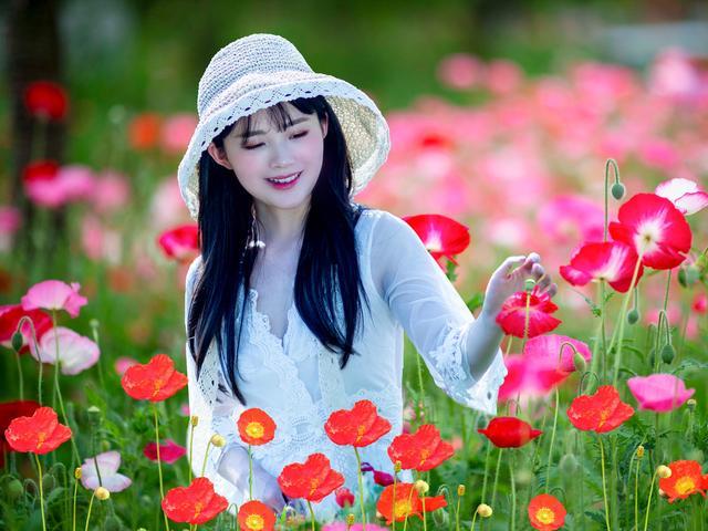 做一个淡雅如花的女子,浅浅地开在时光光影里