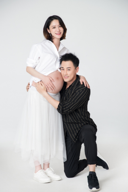 张馨月|张馨月首晒大肚照官宣生下宝宝，林峯幸福表白：会用生命守护珍惜