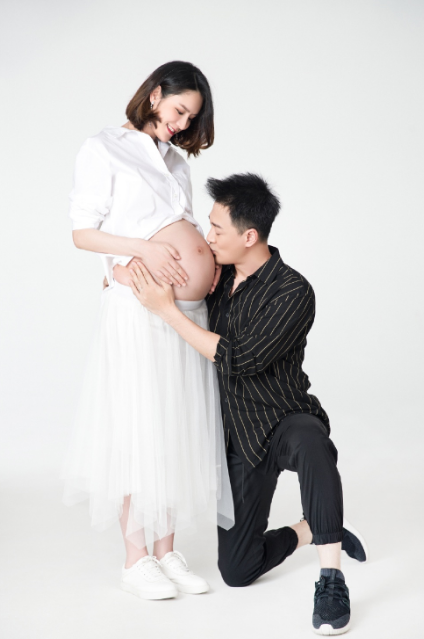 张馨月|张馨月首晒大肚照官宣生下宝宝，林峯幸福表白：会用生命守护珍惜