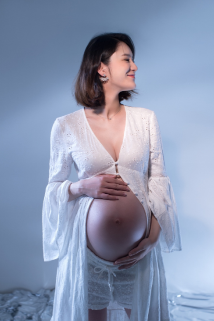 张馨月|张馨月首晒大肚照官宣生下宝宝，林峯幸福表白：会用生命守护珍惜