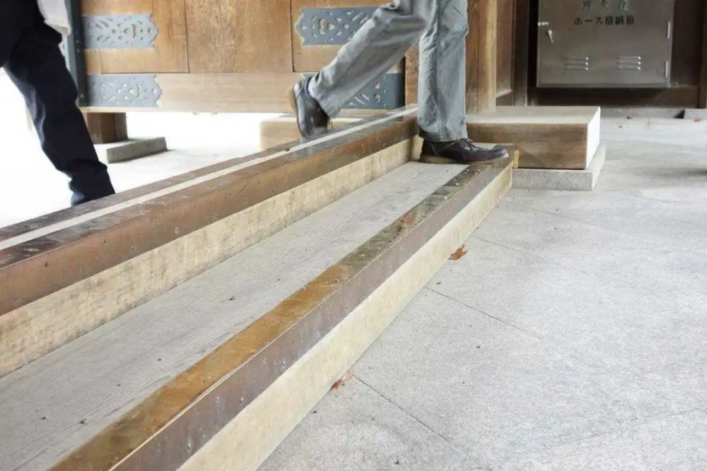 为什么总说门槛不能踩?这其中原来暗藏着这样的风水玄机!_腾讯新闻