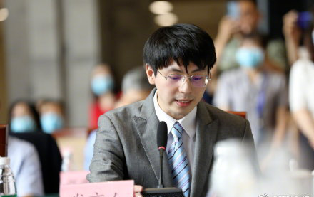 疫苗终于要来了!54岁陈薇半年白头,看到他的儿子后,大家沉默了