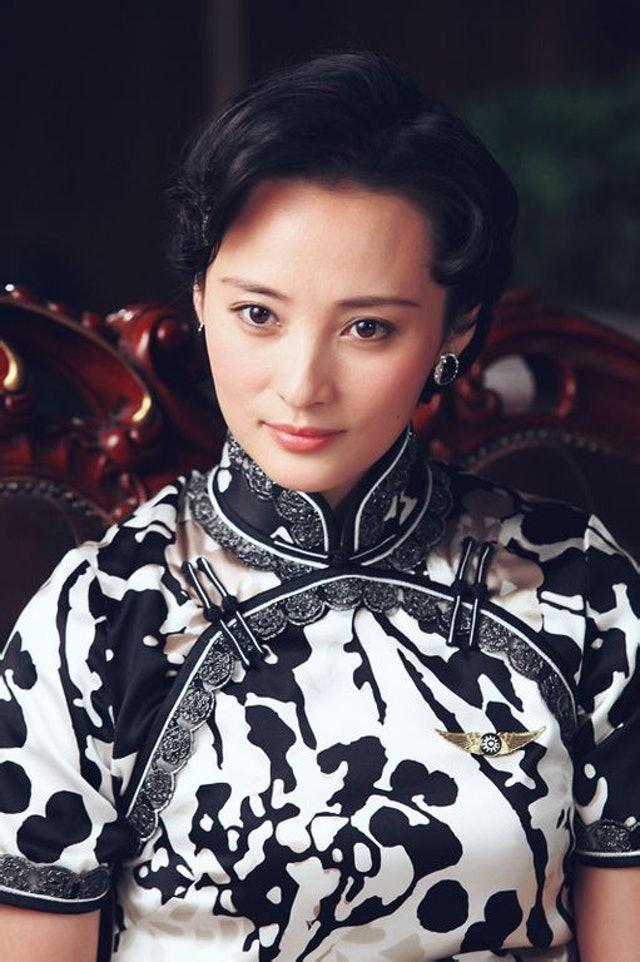 另外一位给人印象较深的宋美龄扮演者是蒋勤勤,她在2011年的电视剧