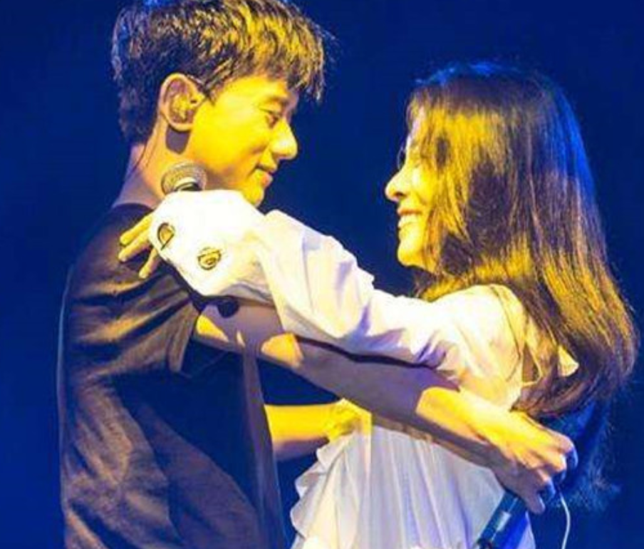 张杰|张杰谢娜双双晒全家福庆结婚9周年，力破那些婚变传闻