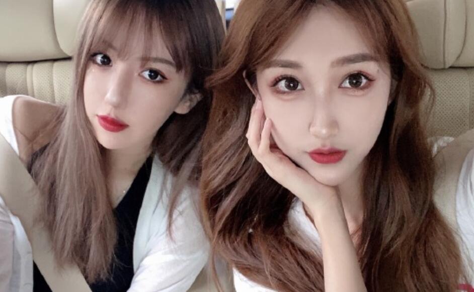 呆妹儿晒出和助理合照颜值被助理碾压粉丝纷纷求她开播