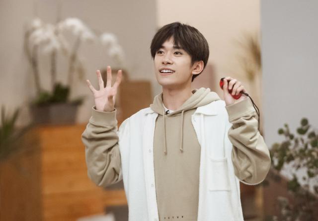 易烊千玺|易烊千玺新片预告太揪心！弟弟遭掌掴演技爆发，眼神里都是戏