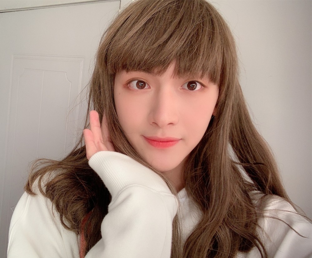 博眼球r1se新专首唱会造型曝光又一成员再现女装造型