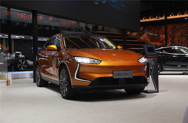 赛力斯sf5纯电首秀与增程电动双线出击