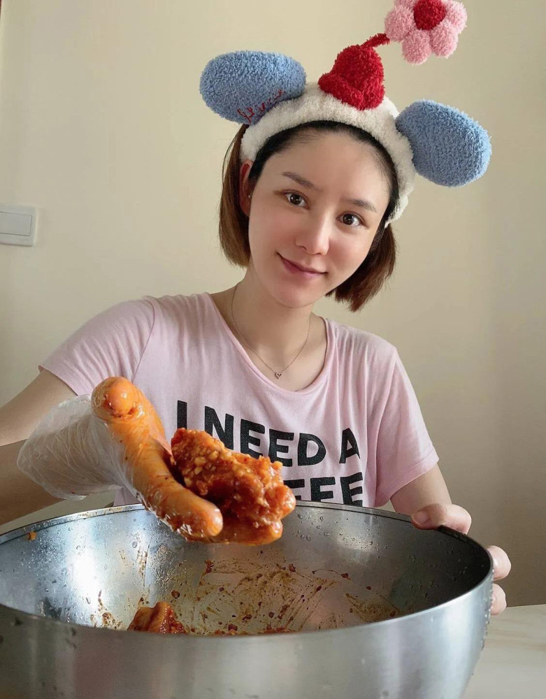 林峯|林峯官宣当爸，港媒传张馨月生女，36万顶级月子房豪华内景曝光