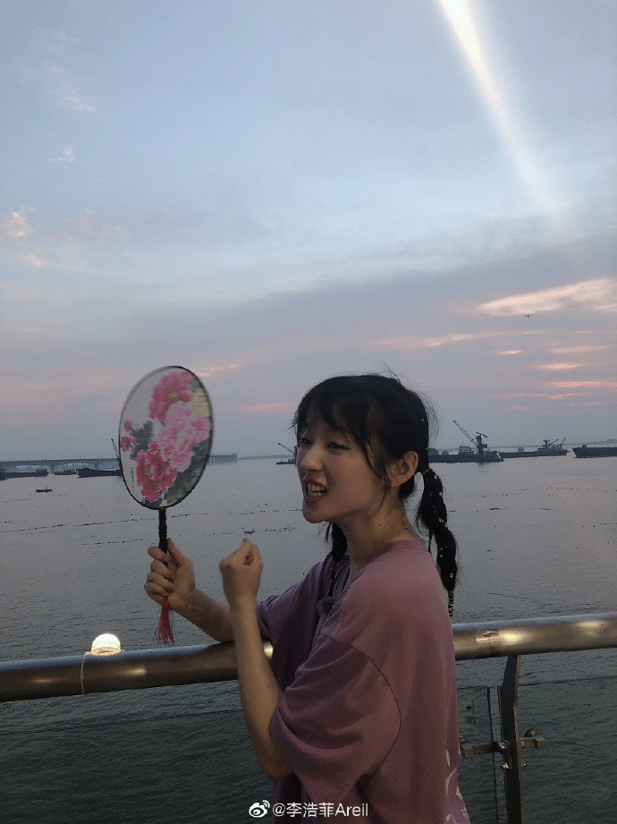 李浩菲|不愿被杨超越称“你好肥”，李浩菲发文表明态度：我要减肥了