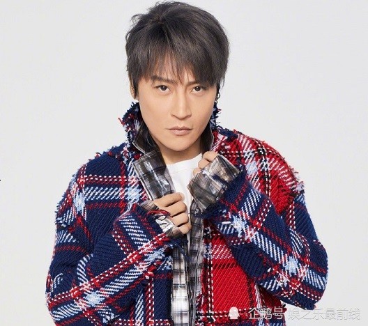 陈志朋49岁了看着好年轻