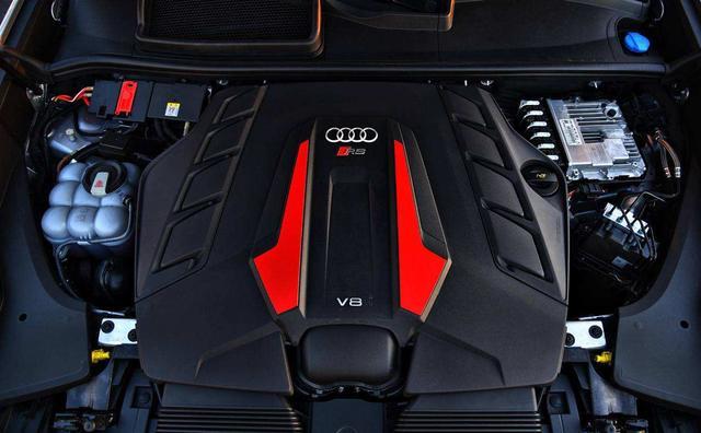 传动方面,新车标配8速tiptronic变速箱与奥迪quattro全时四驱系统.