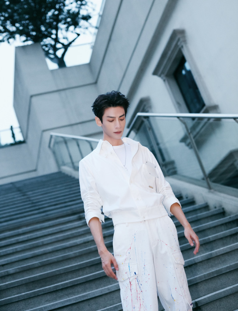 皓衣行|罗云熙颜值下降严重？《皓衣行》工作人员吐槽为其修脸加特效工作量大被开除