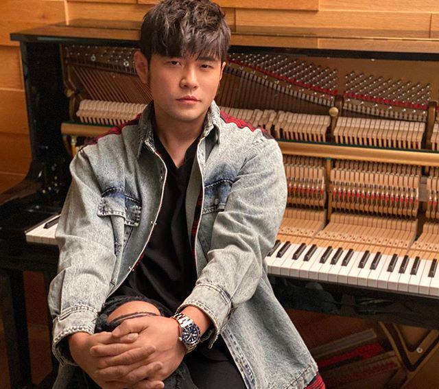 昆凌|周杰伦回应昆凌彩虹图事件：用一句话称赞昆凌，也赞美了侯佩岑