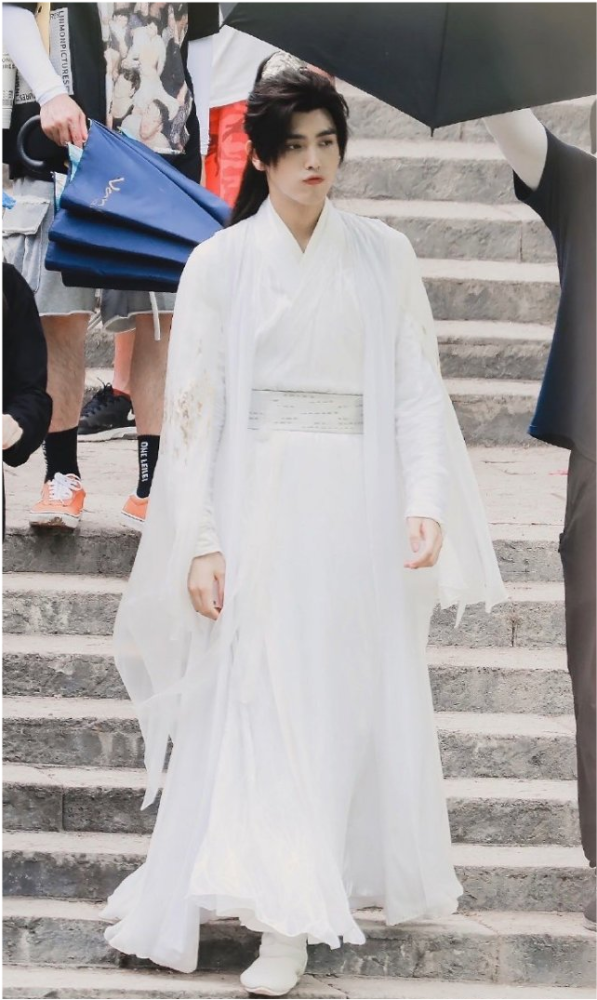 皓衣行|罗云熙颜值下降严重？《皓衣行》工作人员吐槽为其修脸加特效工作量大被开除