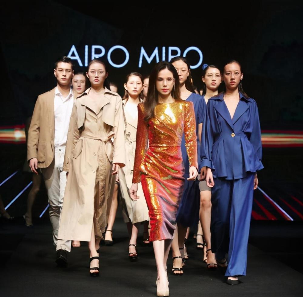 李若彤|李若彤54岁状态如少女，一袭长裙美艳动人，小龙女风姿不减当年！